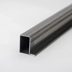Perfil PDS de acero galvanizado con alta rigidez y precisión dimensional para estructuras metálicas y carpintería industrial.