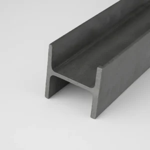 Perfil estructural HEA de acero con alas anchas, diseñado para estructuras ligeras y resistentes.