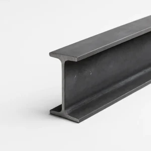 Perfil estructural IPE de acero con alas paralelas, ideal para vigas y estructuras ligeras de alta resistencia.