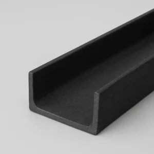 Perfil estructural UPN de acero en forma de “U”, utilizado en marcos, refuerzos y estructuras metálicas.