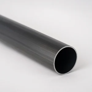Tubo de presión de acero de alta resistencia, diseñado para conducciones industriales de fluidos y gases a alta presión.